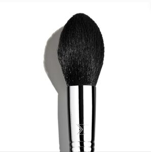 Sigma Beauty F25 Tapered Face Brush - Black